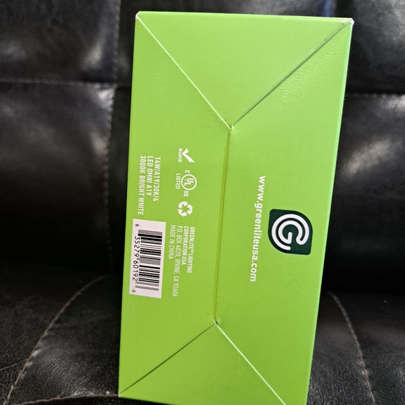 New in box Green Lite 100w Equivalent LED Lightbulbs - Picture 7 of 8